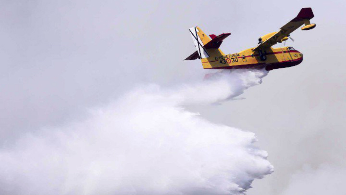Avión de extinción de incendios tipo Canadair.