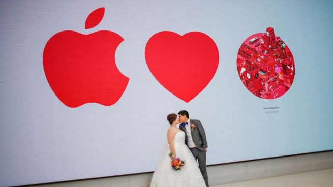 boda en un Apple Store
