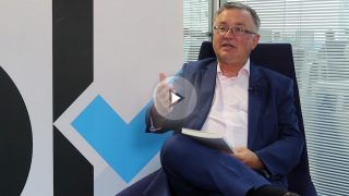 El periodista Jhon Müller en OKDIARIO. (Foto y vídeo: Enrique Falcón)
