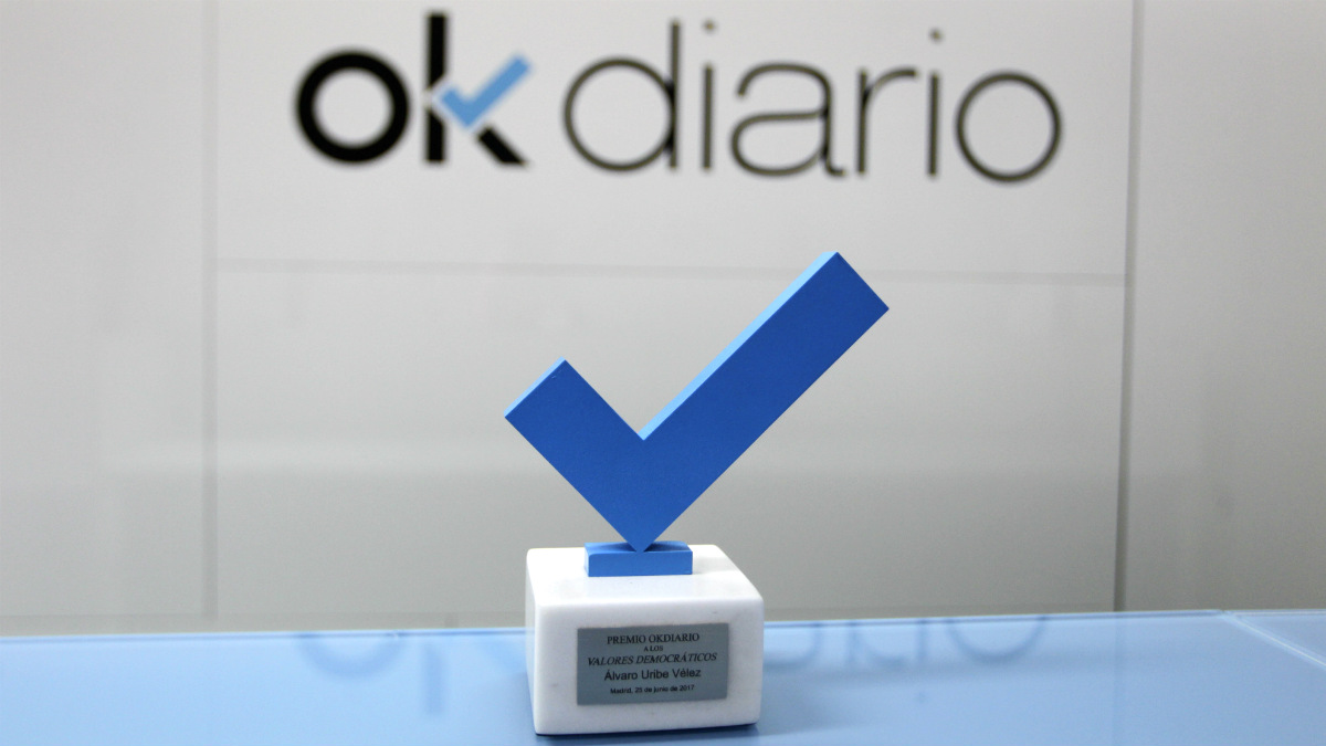 Premio OKDIARIO a los Valores Democráticos, concedido al presidente Álvaro Uribe.
