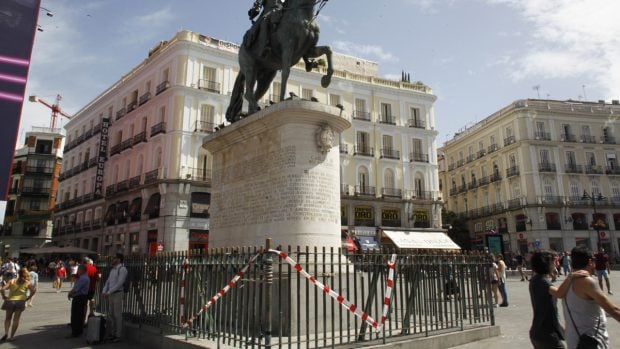 Estatua ecuestre de Carlos III en la Puerta del Sol de Madrid