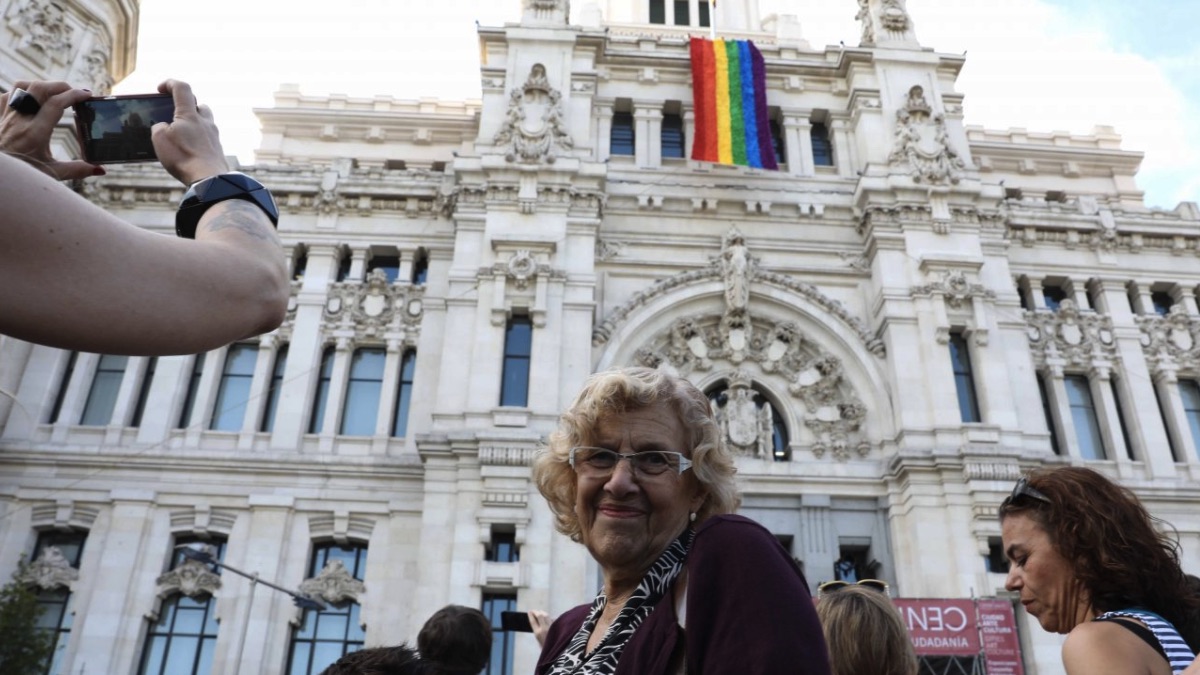 Manuela Carmena a las puertas del Ayuntamiento. (Foto: Madrid)