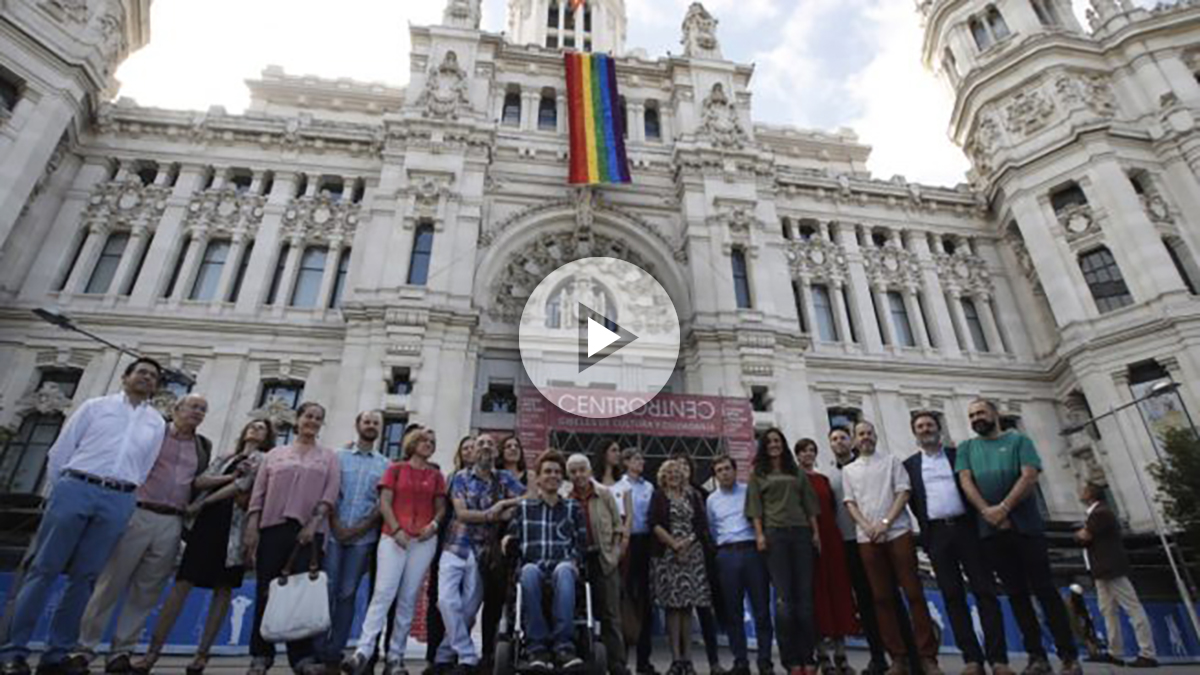 bandera-lgtb-lazos-cibeles-concejale-655×368 copia