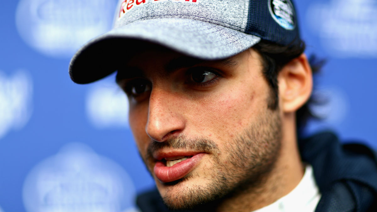 Carlos Sainz podría ser uno de los objetivos de McLaren, un equipo en el que el madrileño podría crecer según Fernando Alonso. (Getty)