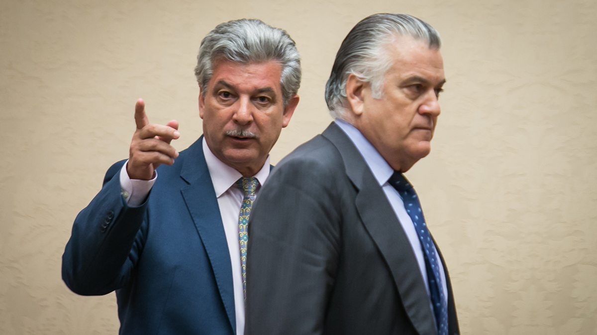 Luis Bárcenas en la comisión de investigación relativa a la presunta financiación ilegal del PP. (Foto: Francisco Toledo)