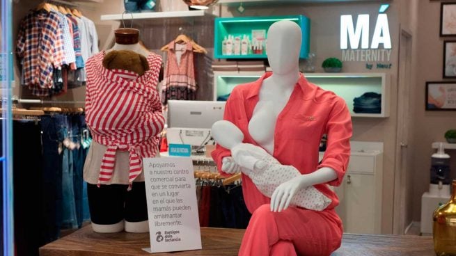 Maniquís dando el pecho