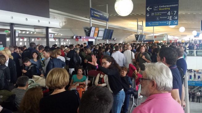 La huelga de funcionarios lleva a cancelar el 20% de los vuelos del martes en Orly, Marsella y Lyon