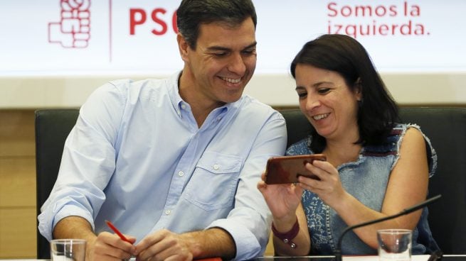 Pedro Sánchez y Adriana Lastra