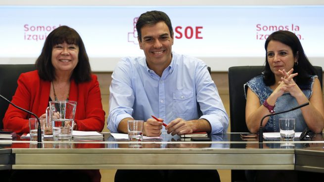 Cristina Narbona, Pedro Sánchez y Adriana Lastra