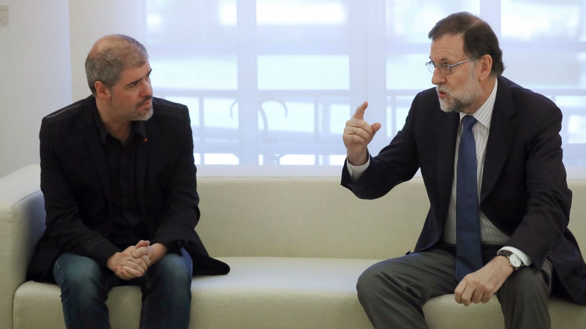 El líder de CCOO, Unai Sordo, con Mariano Rajoy (Foto: EFE).