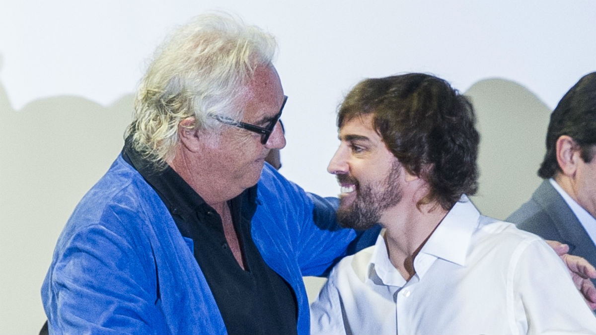 Flavio Briatore considera que el futuro de Alonso debería estar en Ferrari o Mercedes, únicos equipos que le garantizan pelear por ganar. (Getty)