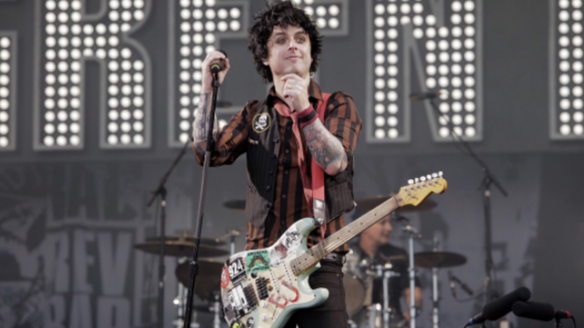 Billie Joe Armstrong, cantante de Green Day, dice que no enteraron de la muerte del acróbata Pedro Aunión hasta terminar su actuación.