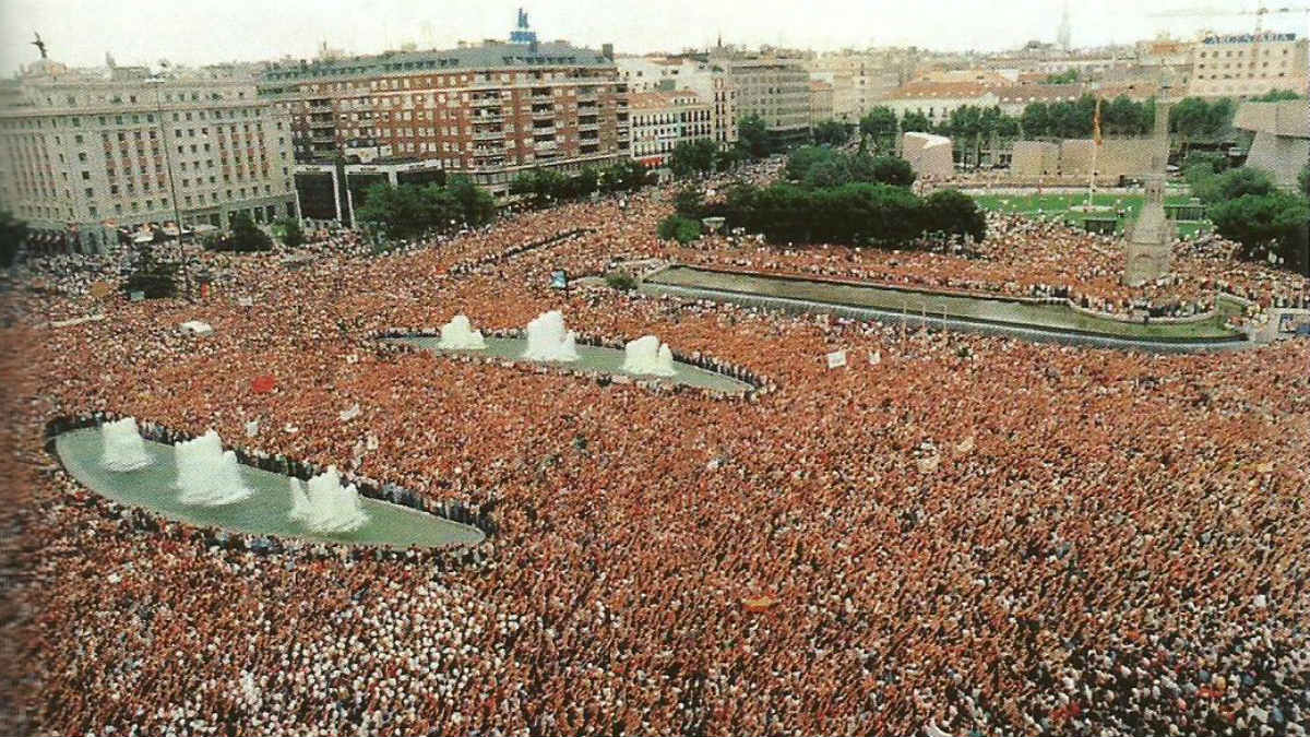 Madrid se llenó de millón y medio de personas contra ETA tras el asesinato de Miguel Ángel Blanco. (FMAB)