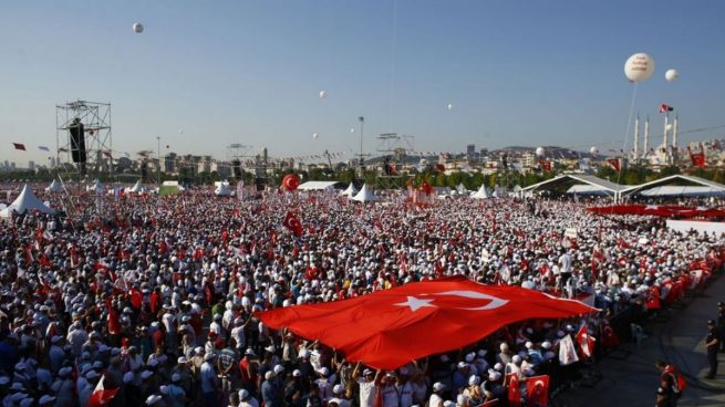 Millones de personas forman parte de una histórica marcha contra el Gobierno de Erdogan en Turquía.