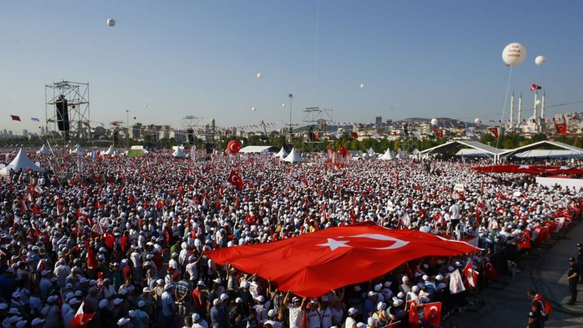 Millones de personas forman parte de una histórica marcha contra el Gobierno de Erdogan en Turquía.