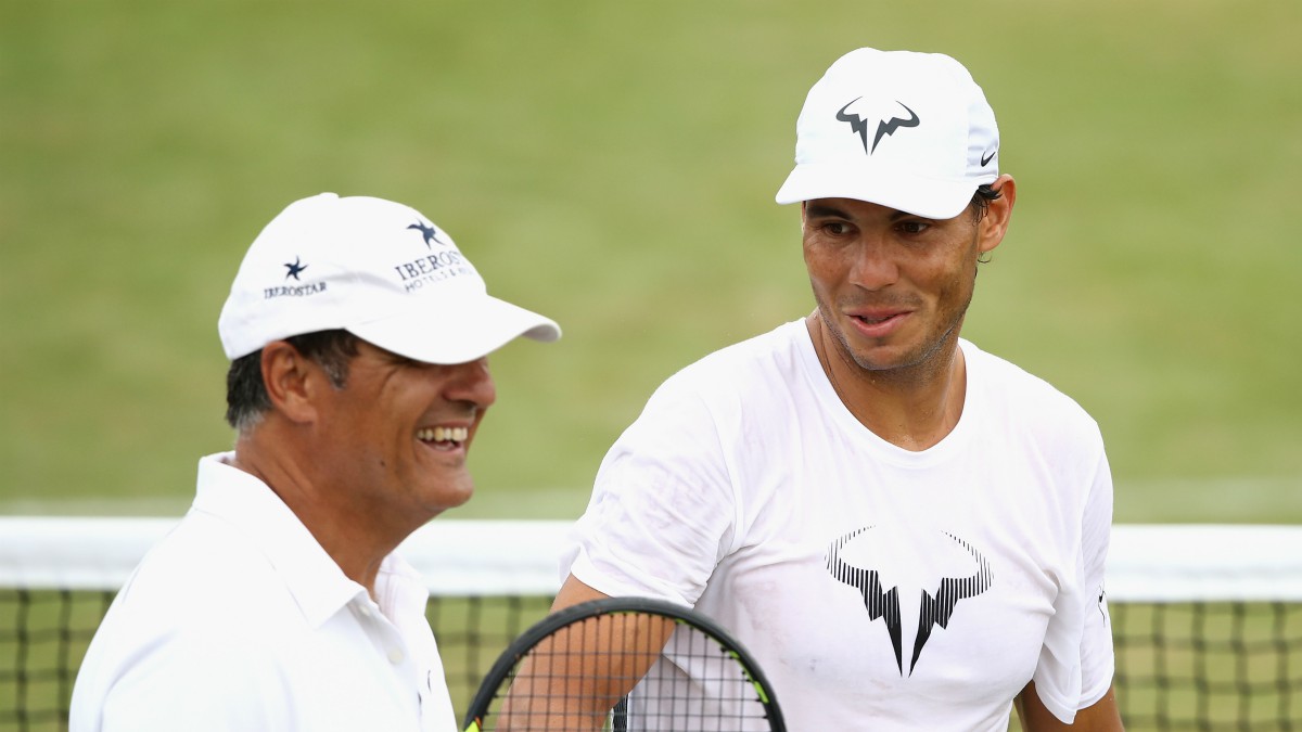 Toni y Rafa Nadal, en un entrenamiento en Wimbledon. (Getty)