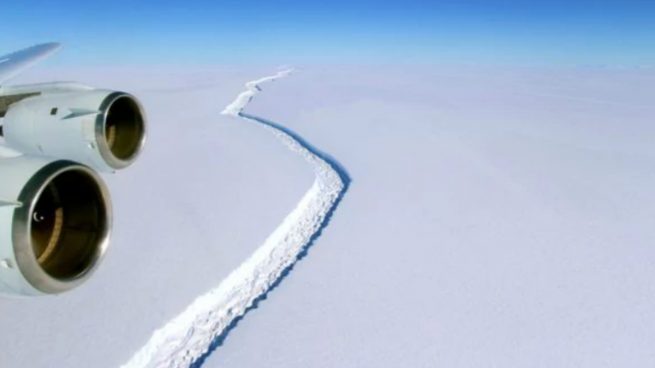 La enorme grieta que ha originado la creación del iceberg más grande conocido en 10 años en la Antártida