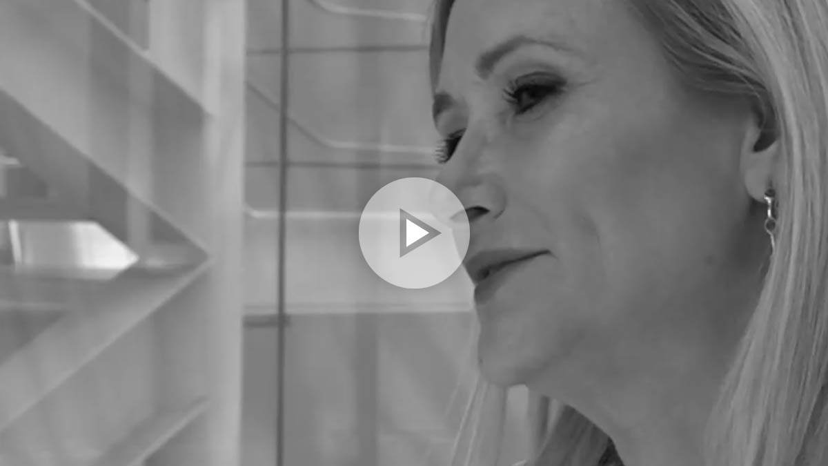 La presidenta de la Comunidad de Madrid, Cristina Cifuentes, en la entrevista con OKDIARIO. (Foto y Vídeo: Juanma Yela y Francisco Toledo)