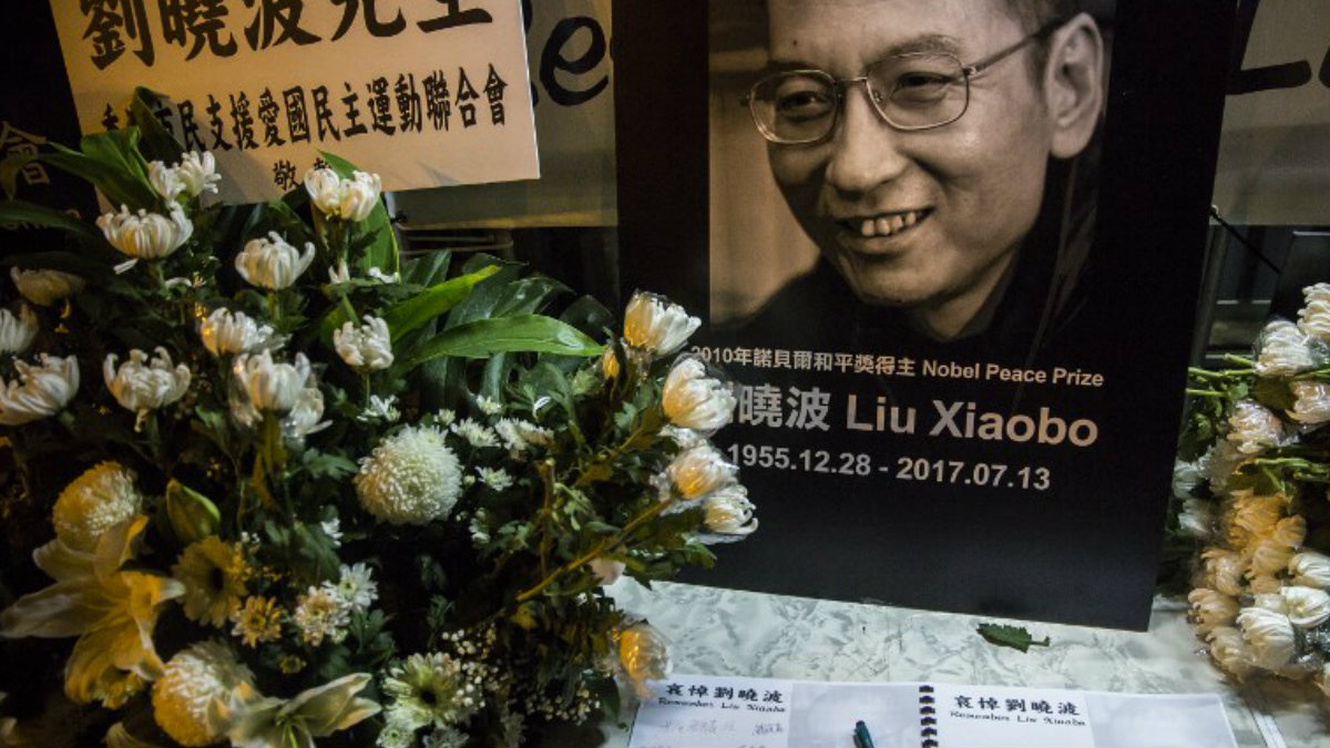 Un pequeño homenaje al Nobel de la paz, Liu Xiaobo, fallecido tras meses encarcelado. Foto: AFP