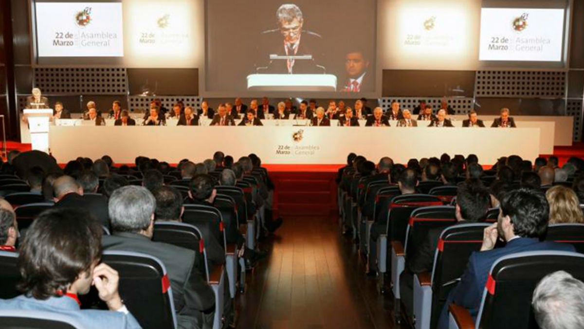 Villar preside la Asamblea General de la RFEF en una imagen de archivo. (rfef.es)