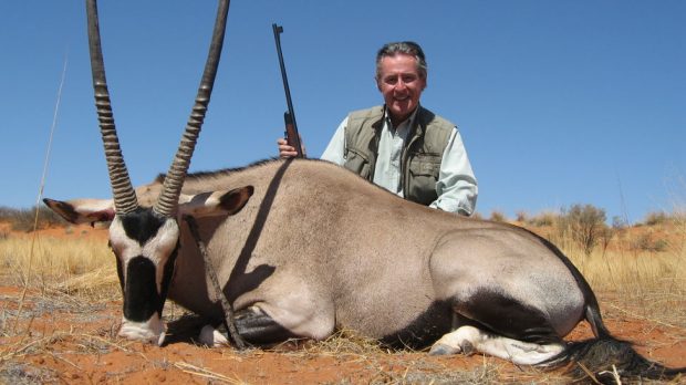 Miguel Blesa con un antílope cazado en uno de sus viajes de cacería a África. 