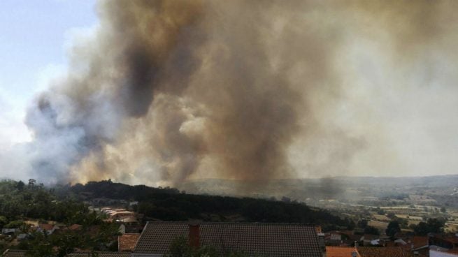 Fuego en Las Arribes del Duero (Foto: EFE)