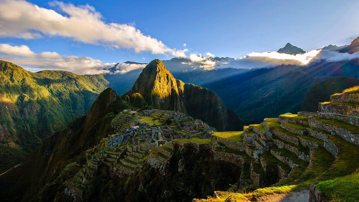El explorador Hiram Bingham encuentra las ruinas de Machu Picchu en 1911.