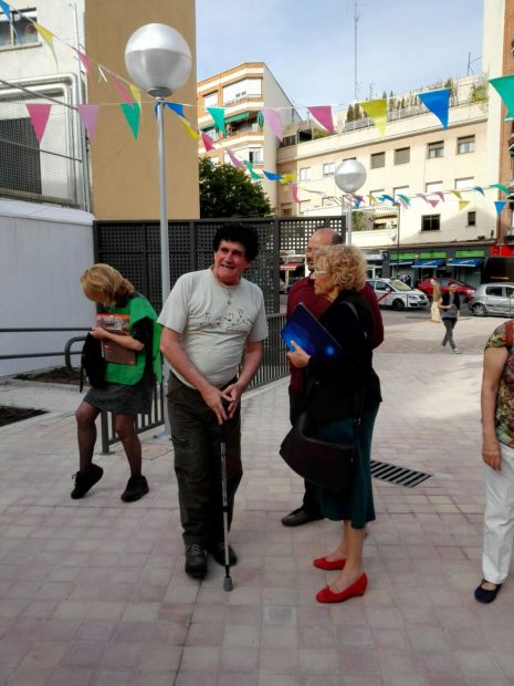 Manuela Carmena visitando "La Gasolinera"