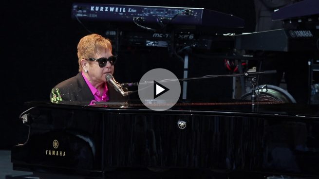 Sir Elton John durante su actuación en Starlite.