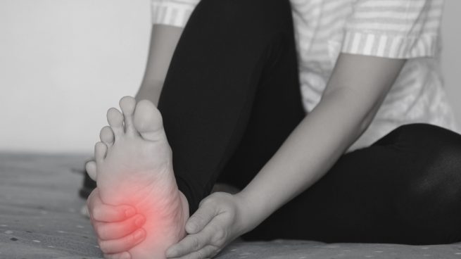 Cómo tratar el dolor en la planta del pie paso a paso de ...