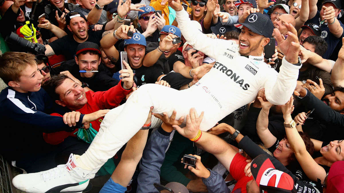 Lewis Hamilton ha asegurado que no tiene motivos para retirarse, ya que se encuentra en pleno apogeo de su carrera y obteniendo buenos resultados. (Getty)