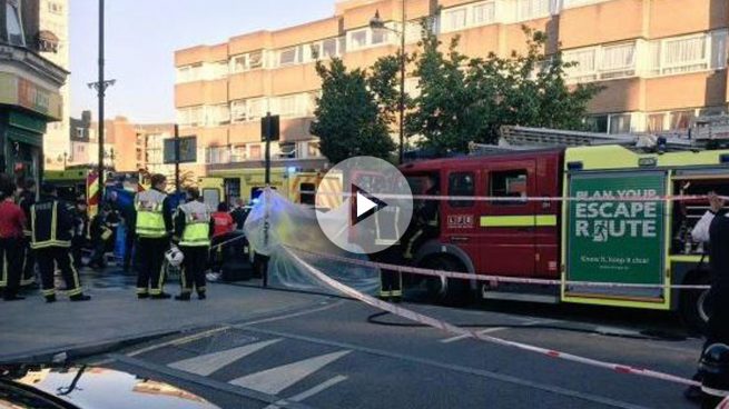 La Policía de Londres busca a un sospechoso huido que atacó con ácido a dos hombres