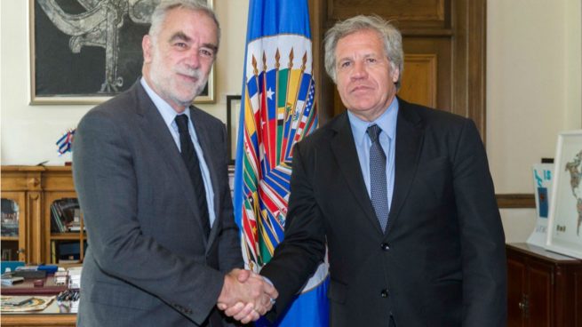 El secretario general de la OEA Luis Almagro y el ex fiscal del TPI Luis Moreno