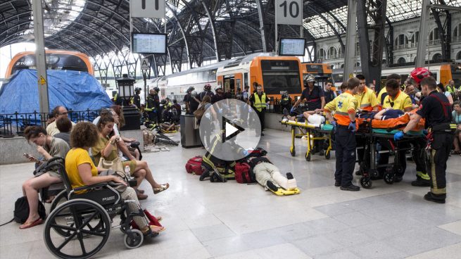 Al menos 54 heridos al chocar un tren de Rodalies contra el tope de final de línea en Barcelona