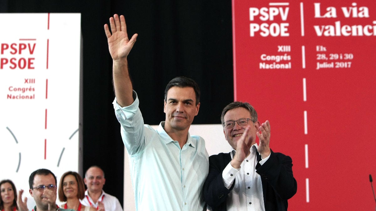 Sánchez y Ximo Puig en el Congreso del PSPV (Foto: Efe).