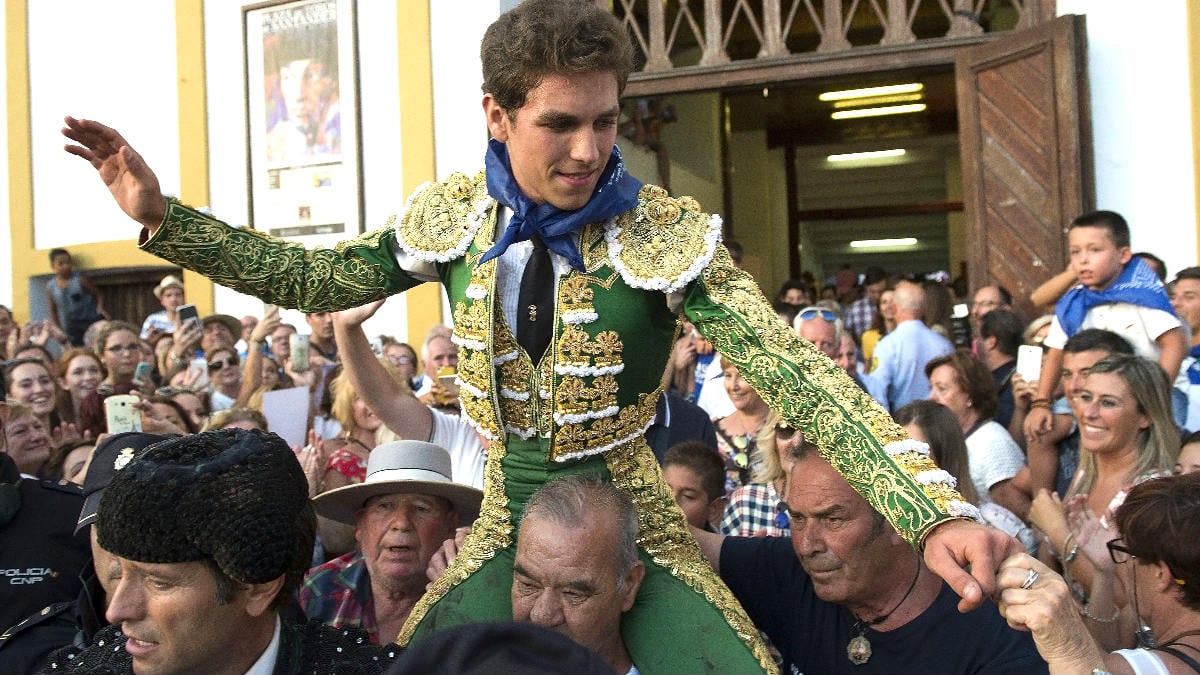 Ginés Marín sale a hombros en Santander (Foto: Efe).