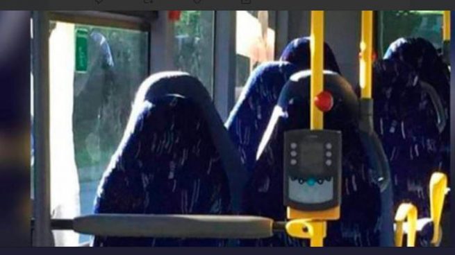 Un grupo anti inmigrantes de Facebook confunde mujeres con burka con asientos de autobús