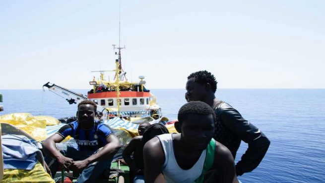 Italia incauta el barco de una ONG alemana acusada de favorecer la inmigración clandestina