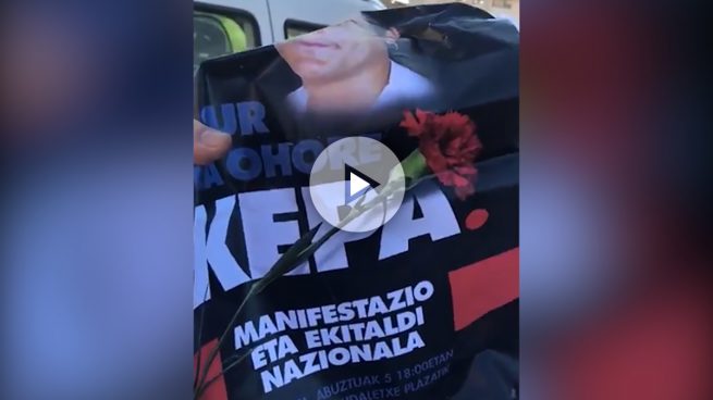 VOX arranca carteles de homenaje al etarra Kepa del Hoyo en varios municipios vascos