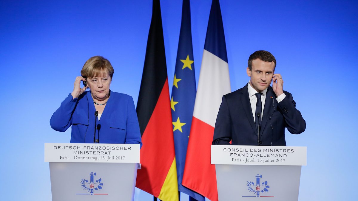 Emmanuel Macron y Angela Merkel. (Foto: EFE)