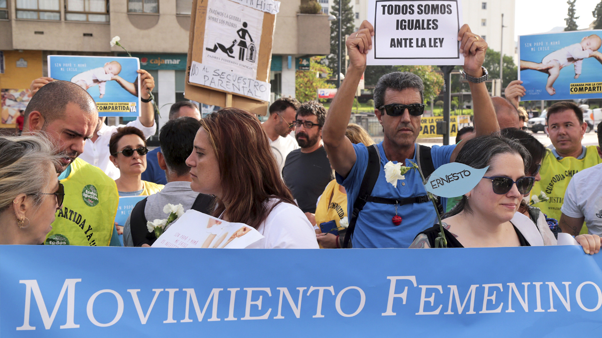 Protestas para que se resuelva la situación de Juana Rivas. (Foto: EFE)