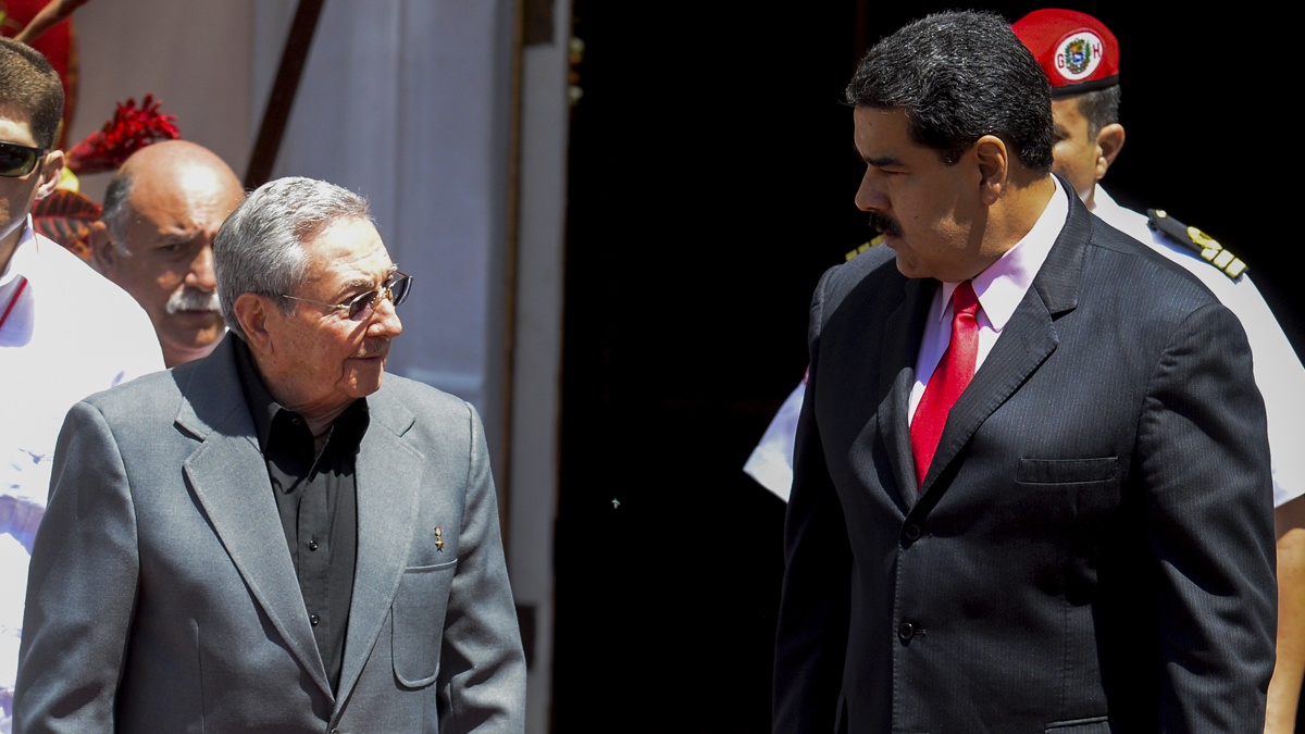Raúl Castro y Nicolás Maduro. (Foto: AFP)
