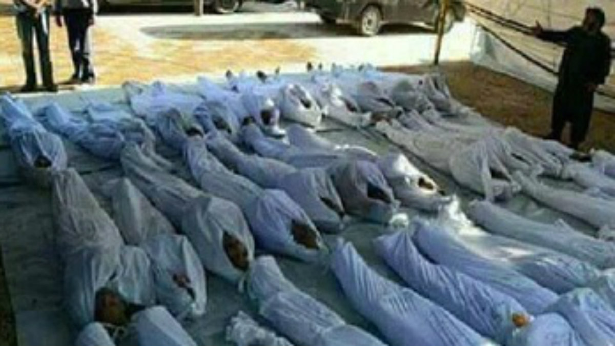 Los cuerpos de los asesinados en Mirza Olang (Afganistán) por terroristas del ISIS en colaboración con los talibán.