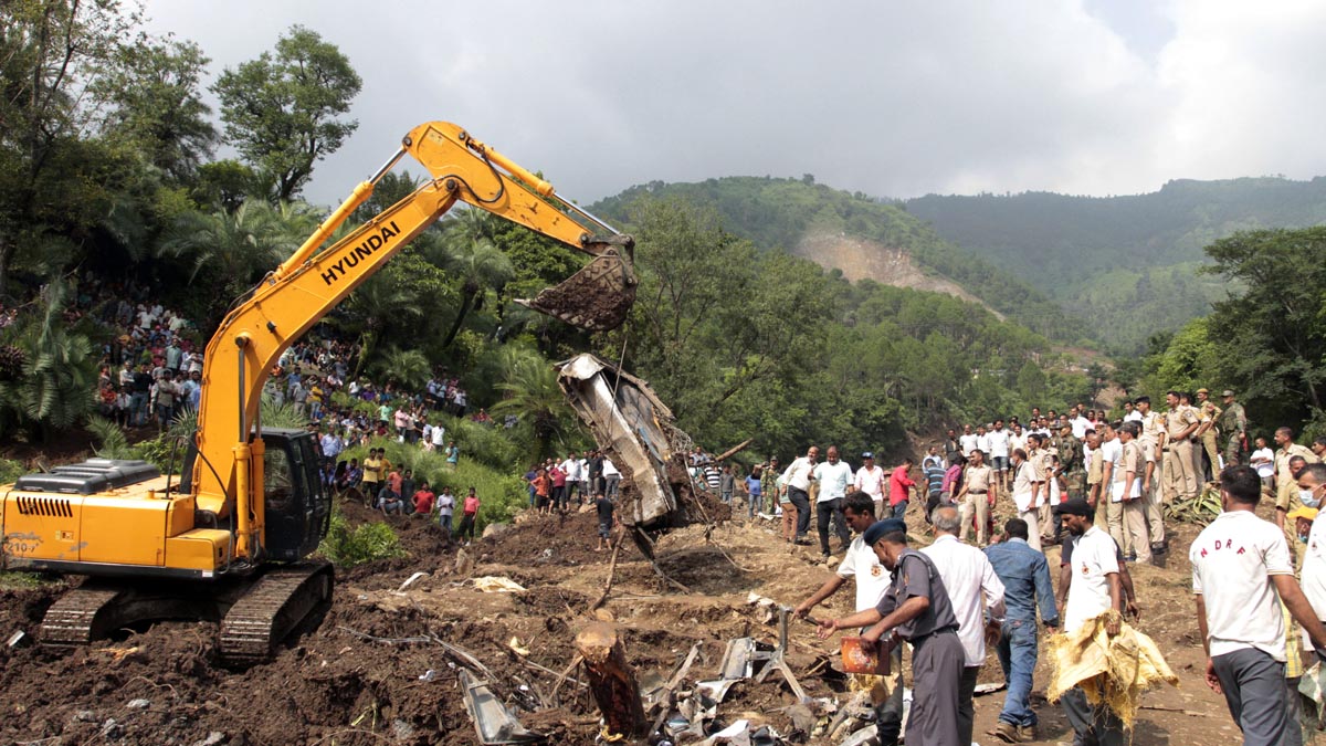 Retirada de escombros en India (Foto: AFP)