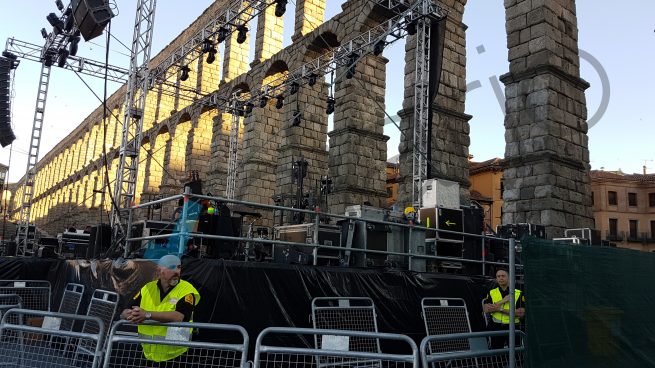 El PSOE convoca una consulta para salvar el acueducto de Segovia pero la oculta para seguir dañándolo