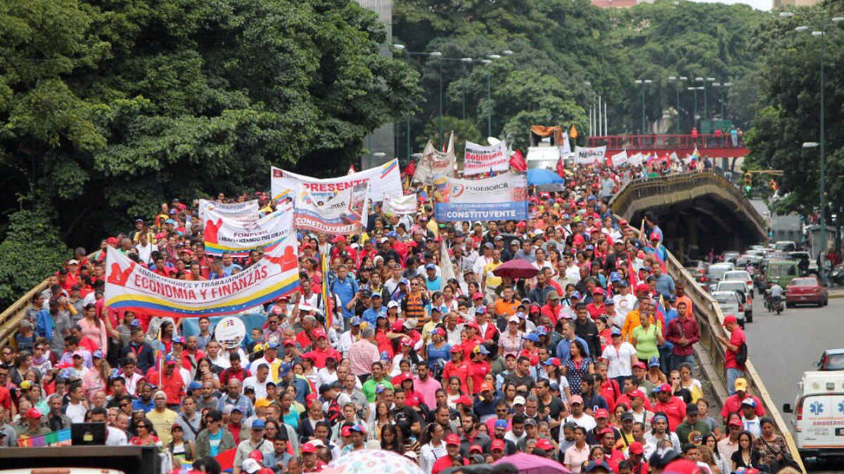 Miles de fieles al dictador Maduro, en las calles de Caracas en la llamada ‘marcha antiimperialista’.