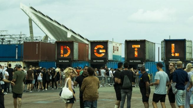 Entrada al festival DGTL en el Parc del Fòrum de Barcelona. Foto: Patricia Nieto