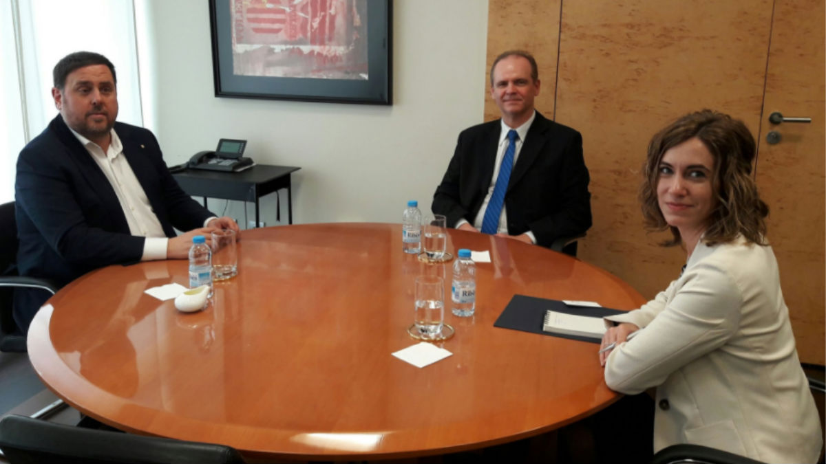 Oriol Junqueras reunido con el embajador de Eslovaquia, Vladimir Gràcz y la directora de Relaciones Exteriores, Marina Borrell. (Foto: Twitter)