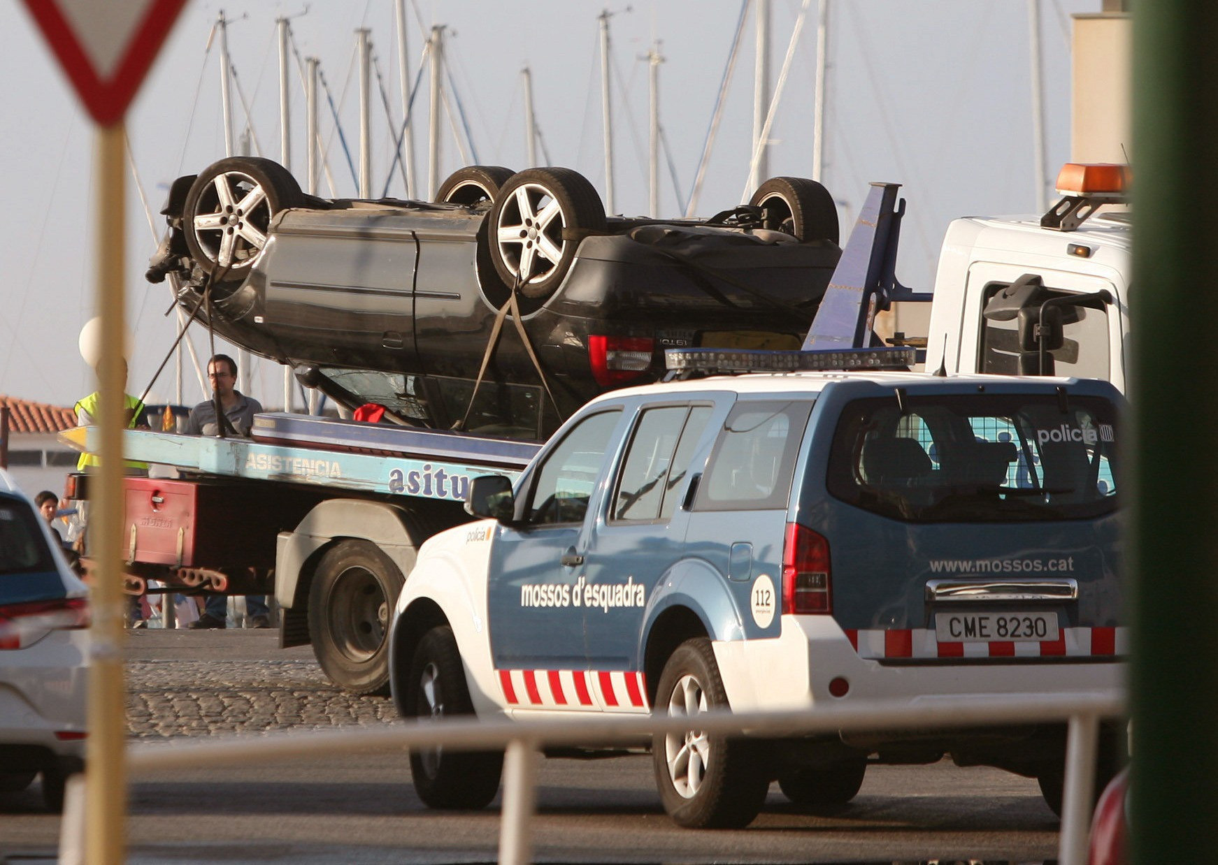 LOS MOSSOS ABATEN A CUATRO PRESUNTOS TERRORISTAS QUE HAN ATENTADO EN CAMBRILS