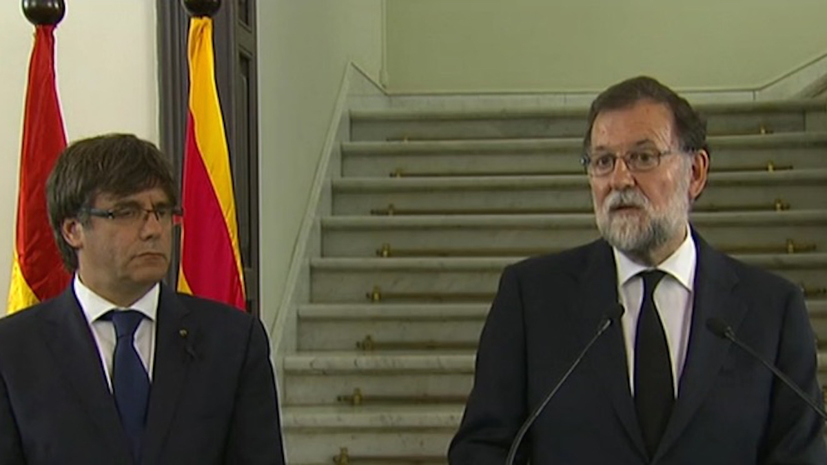 El presidente del Gobierno, Mariano Rajoy, y el ex presidente de la Generalitat, Carles Puigdemont.